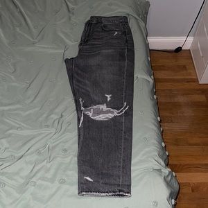 American Eagle Ripped Mom Jean, NWOT